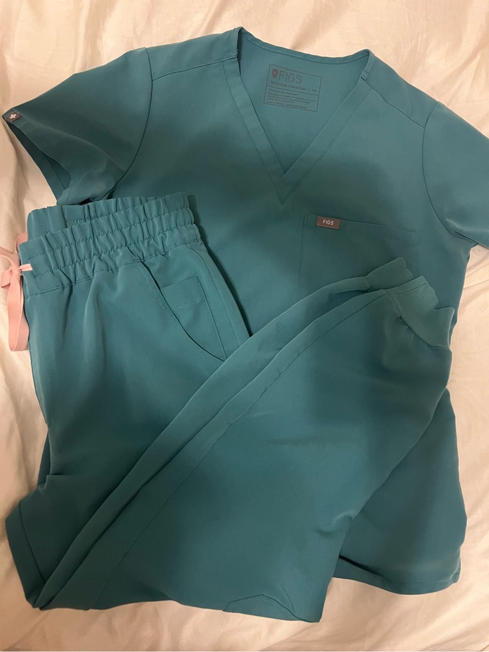 Figs Teal Women's V-Neck Scrub Top & Drawstring Pants Set